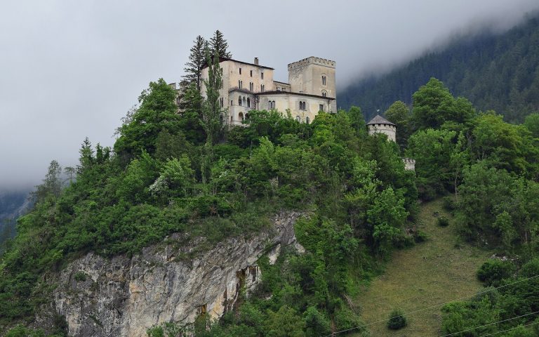 Schloss Weißenstein: A Historic Castle in Austria
