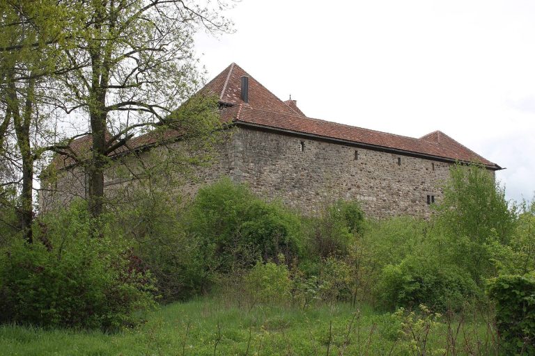 Schloss Honhardt: A Former Moated Castle and Administrative Seat in Germany