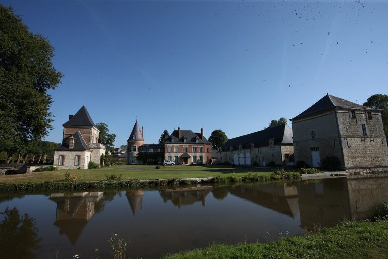 Château de Mesmont: A Fortified Estate in France