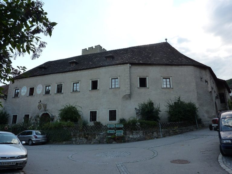 Schloss Schwallenbach: A Historic Castle and Palace in Austria