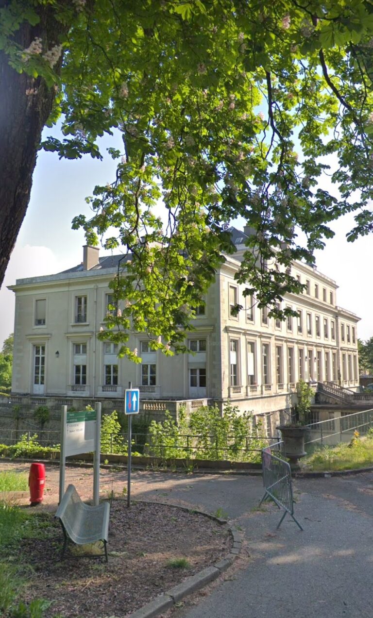 Brévannes Castle: From Medieval Stronghold to Émile-Roux Hospital