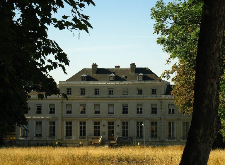 Brévannes Castle: From Medieval Stronghold to Émile-Roux Hospital