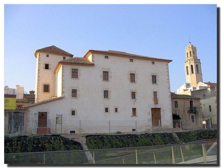 Castell de Cubelles: A Fortified Castle in Spain