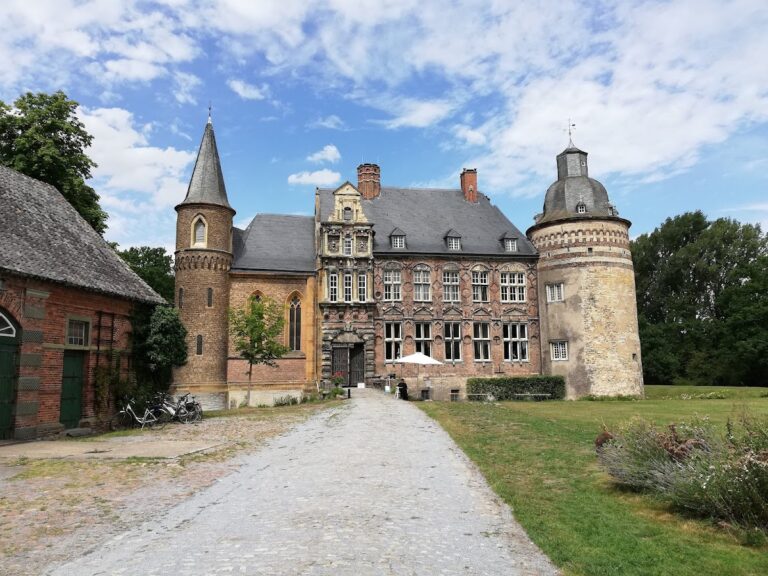 Schloss Assen: A Moated Renaissance Castle in Germany