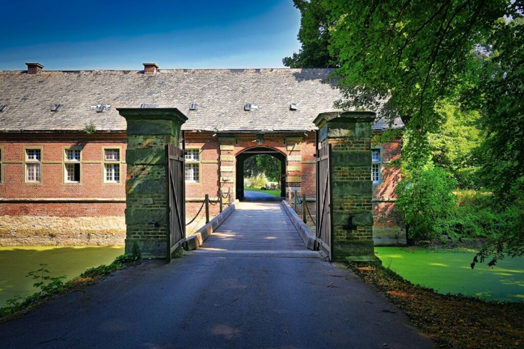 Schloss Assen: A Moated Renaissance Castle in Germany 2 Schloss Assen