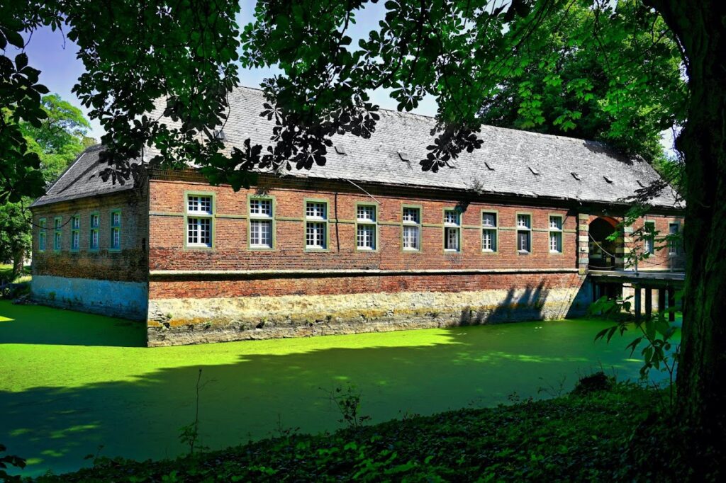 Schloss Assen: A Moated Renaissance Castle in Germany 3 Schloss Assen