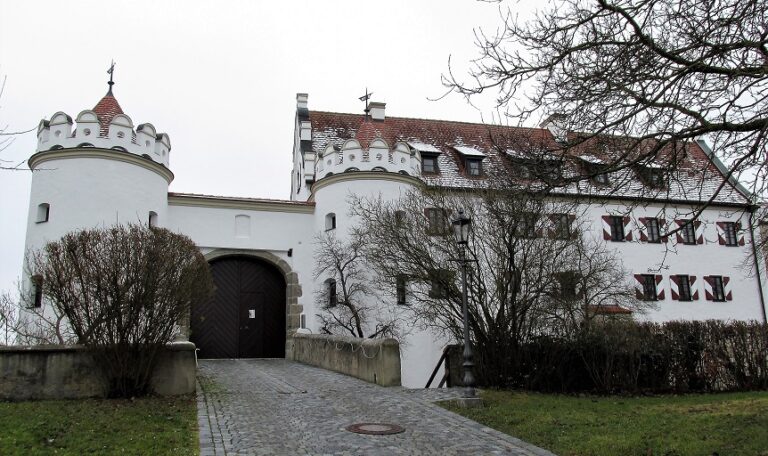 Burg Alerheim: A Medieval Castle and Palace Ruin in Germany