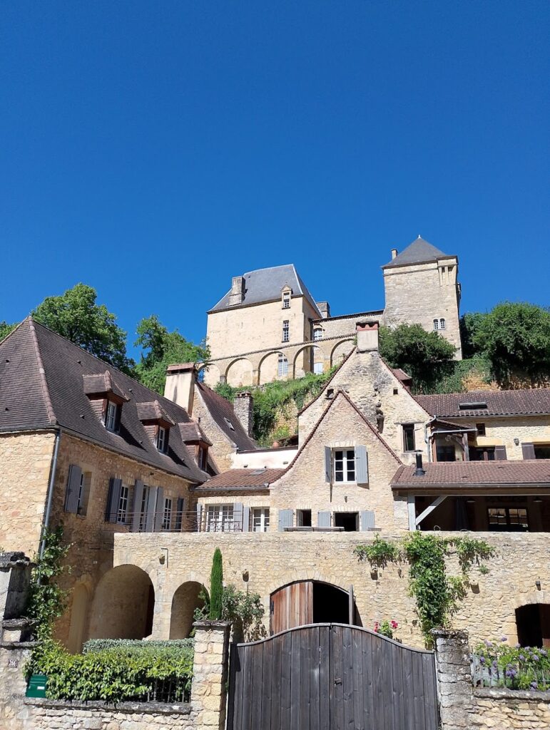 Château de Berbiguières: a Historic Castle in France 2 Château de Berbiguières