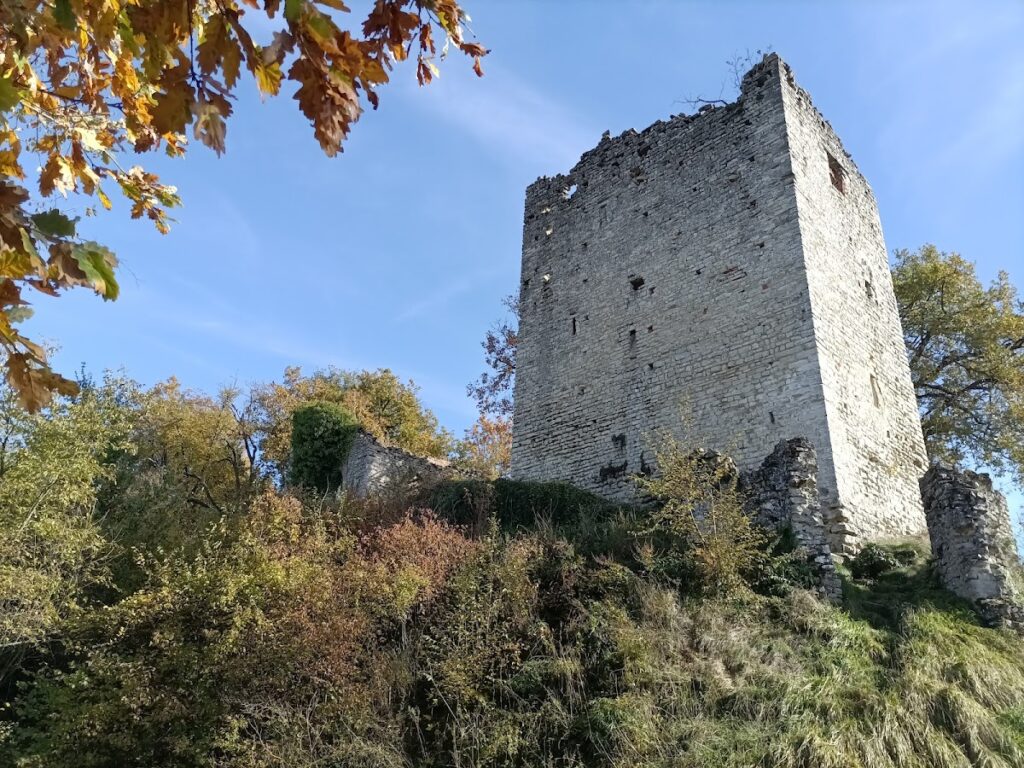 Castello di Sorli: A Ruined Medieval Castle in Italy 2 Castello di Sorli