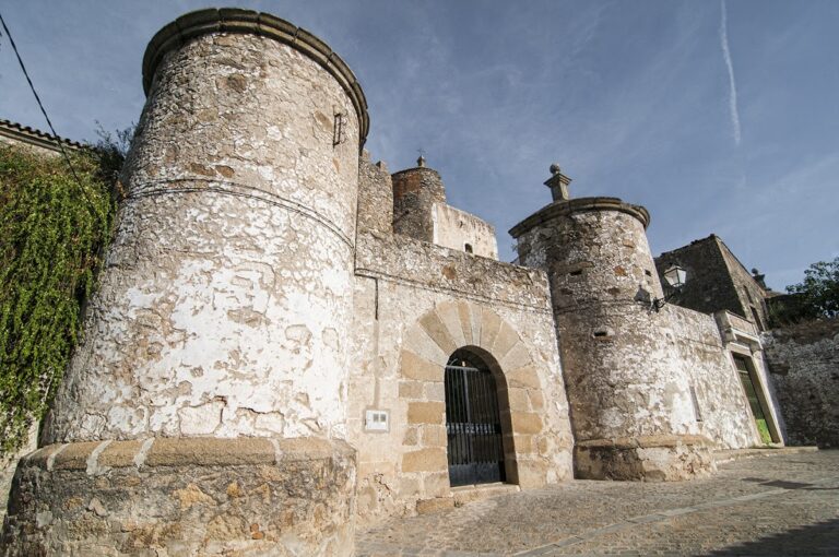 Castillo de Brozas: Fortress and Palace of the Order of Alcántara