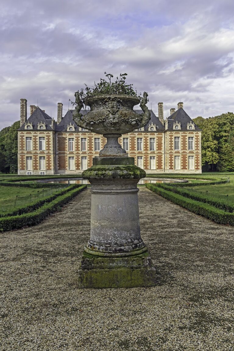 Château du Fayel: A Seventeenth-Century Residence in France