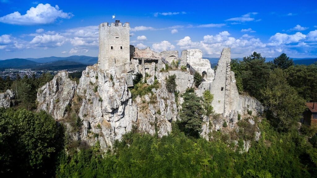 Weißenstein Castle: A Medieval Hill Castle in Bavaria 1 Weißenstein Castle