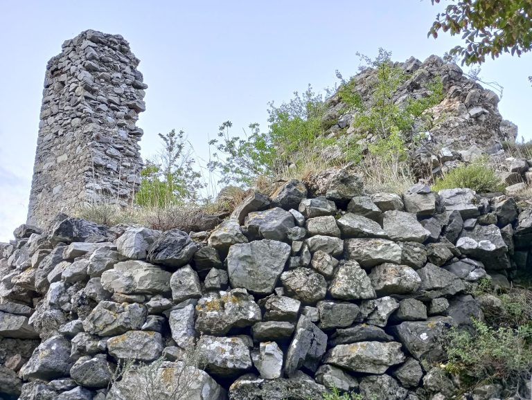 Castello di Castelbianco: A Medieval Defensive Castle in Italy