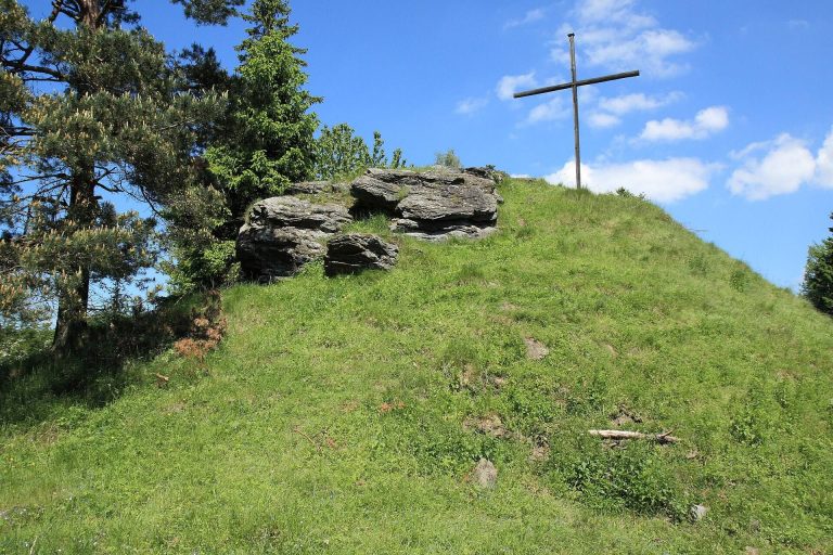 Burgstall Altenschneeberg: A Medieval Noble Castle in Germany