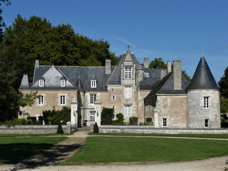 Château du Pont-de-Varenne: A Renaissance Estate in France