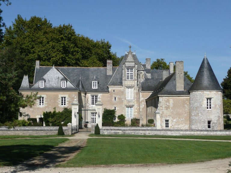 Château du Pont-de-Varenne: A Renaissance Estate in France