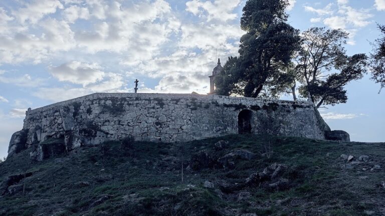 Fortaleza de Castrizán: A Fifteenth-Century Galician Fortress