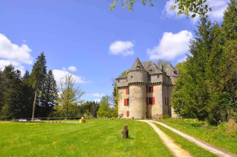 Château de Grugnac: A Fifteenth-Century Fortified Manor in France