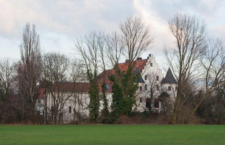 Haus Rath: A Medieval Motte Castle in Krefeld, Germany