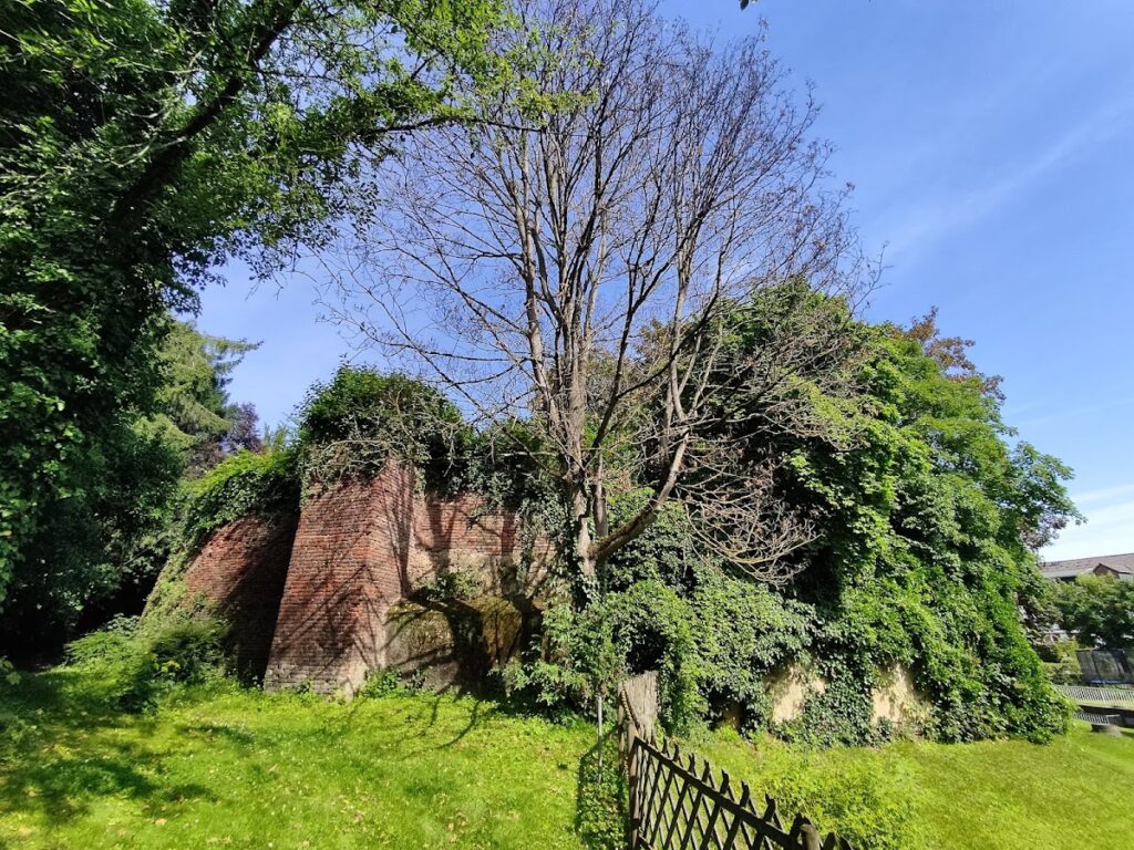 Fischenich Castle: A Medieval Hill Castle in Germany 2 Fischenich Castle