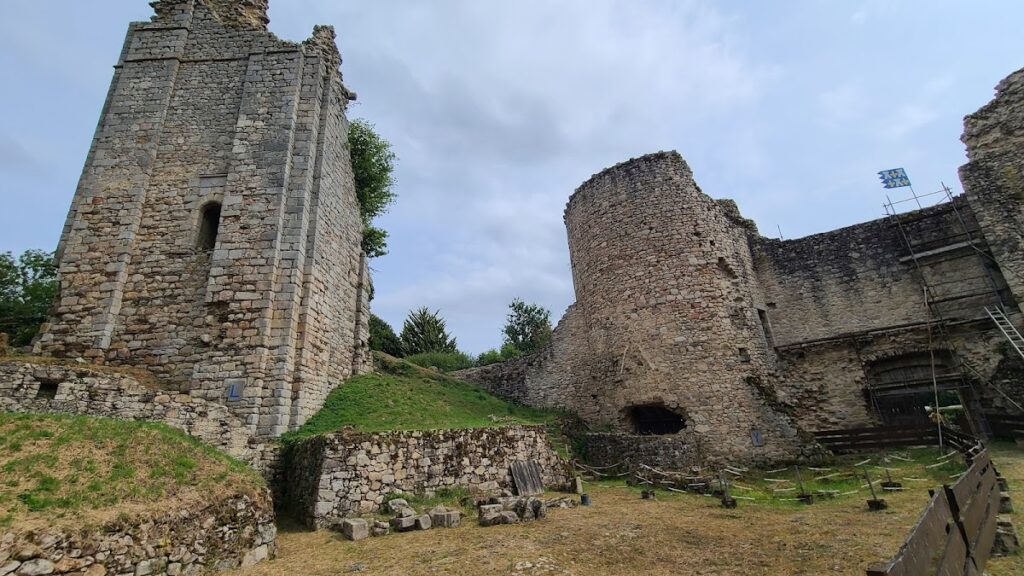Château de Lastours: A Medieval Fortress in France 2 Château de Lastours