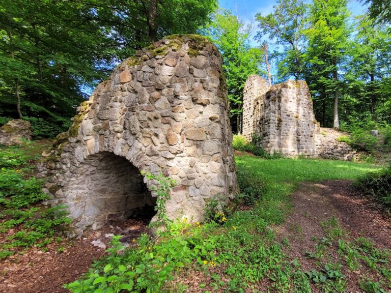 Burgruine Heilsberg: A Medieval Spur Castle in Germany