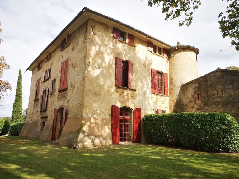 Château de la Calade: A Historic Provençal Country House in France