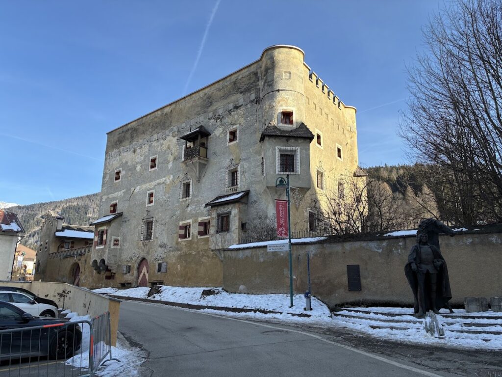 Herbstenburg: A Fortified Residence in Dobbiaco, Italy 1 Herbstenburg