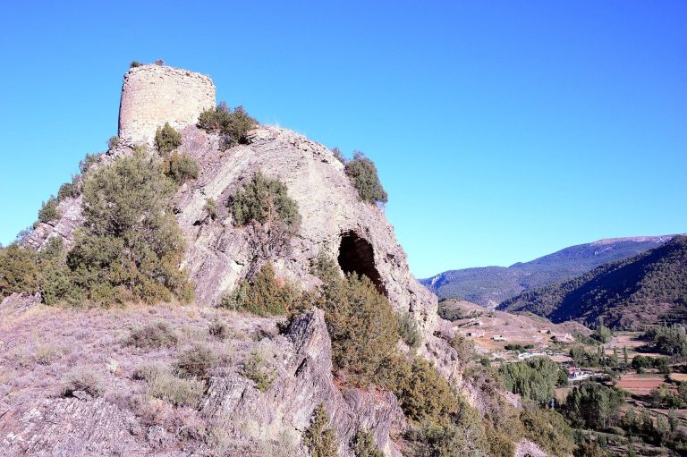 Castillo de Valacloche: A Thirteenth-Century Rock Castle in Spain