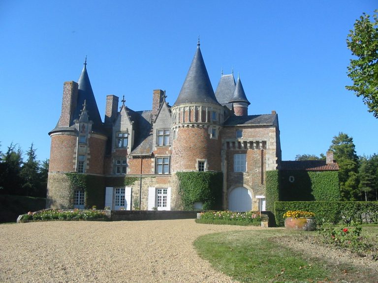 Château du Coudray-Montbault: A Renaissance Château and Medieval Fortress