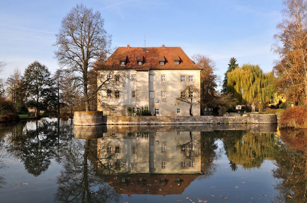Schloss Kleinbardorf: A Renaissance Castle in Bavaria 1 Schloss Kleinbardorf