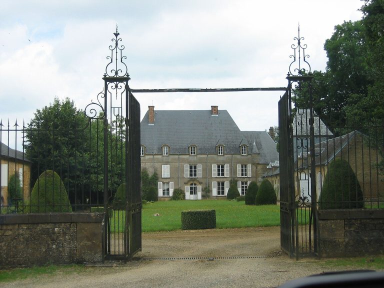Château de Saint-Marceau: A Defensive Residence in France