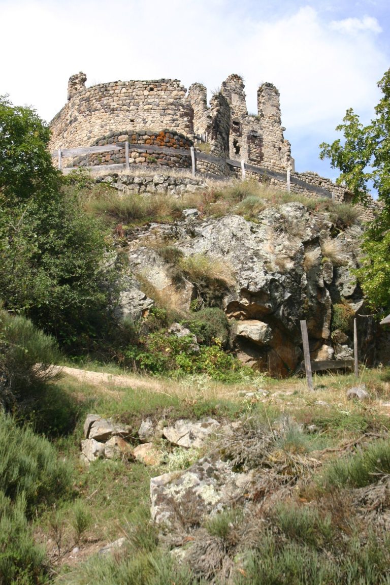Château de Beaufort: A Feudal Fortress in France