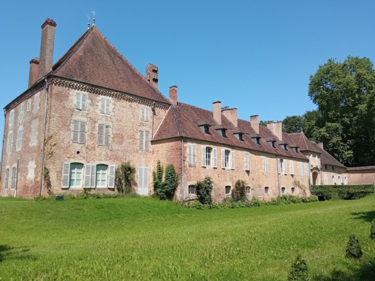 Château de Beaurepaire-en-Bresse: A Medieval Fortified Residence in France