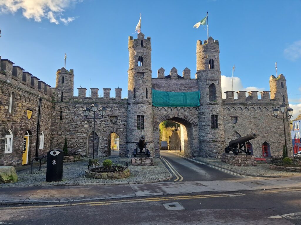 Macroom Castle: Fortress and Residence of the Lords of Muskerry 1 Macroom Castle