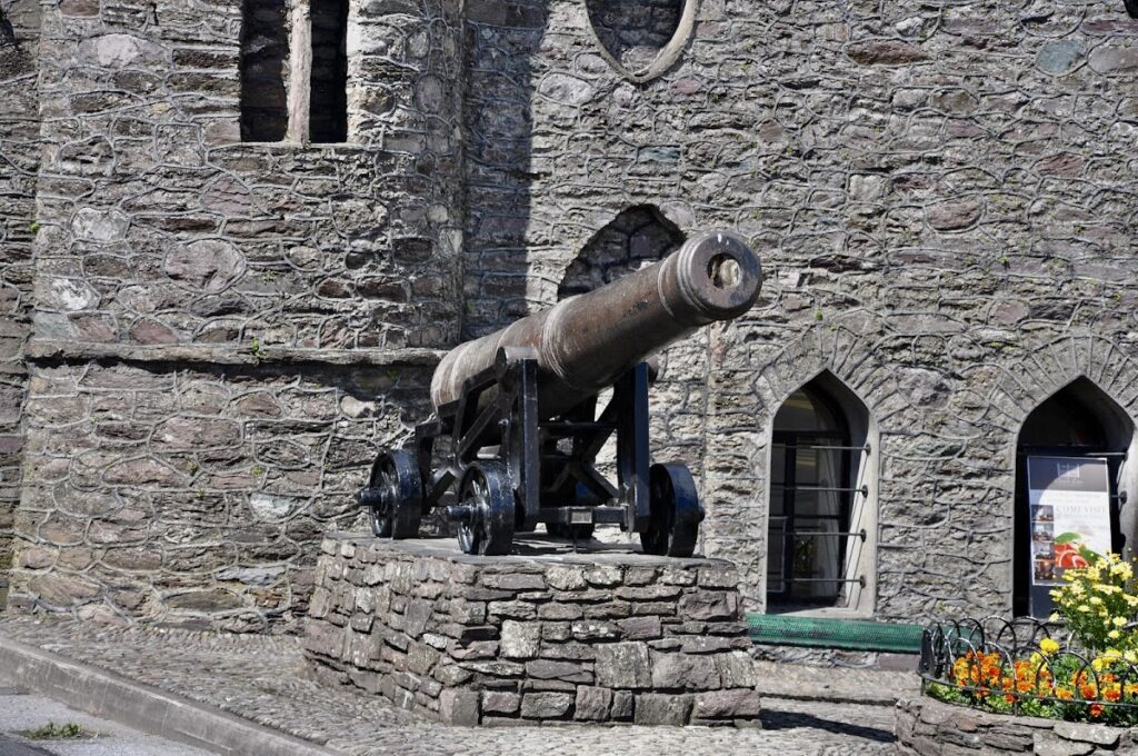 Macroom Castle: Fortress and Residence of the Lords of Muskerry 5 Macroom Castle
