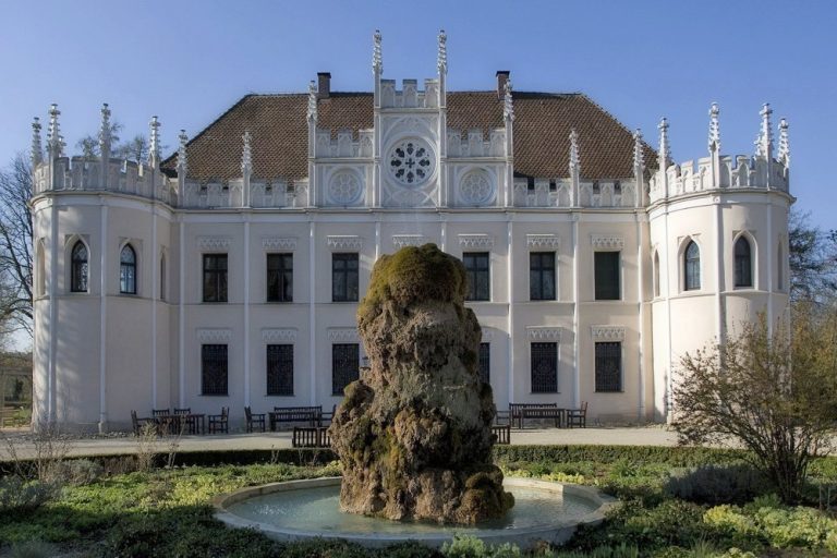 Reichenschwand Castle: A Moated Castle and Palace in Bavaria