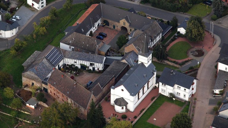 Burg Hausen: A Lowland Castle in Heimbach, Germany