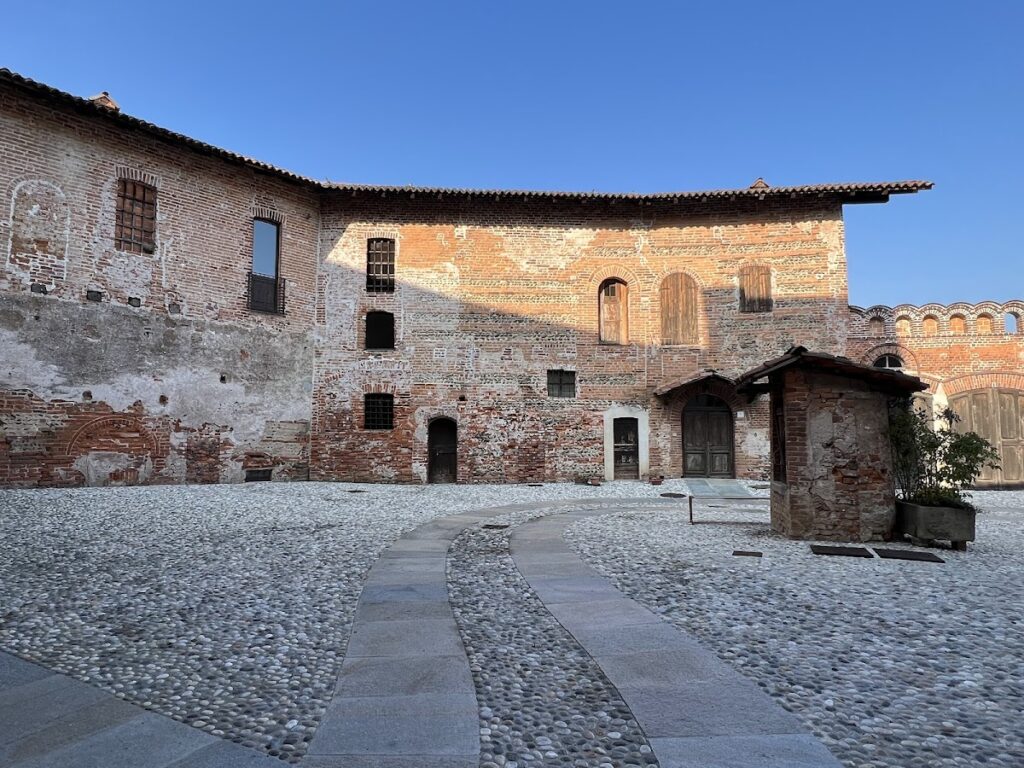 Castello di Rovasenda: A Medieval Fortified Castle in Italy 2 Castello di Rovasenda