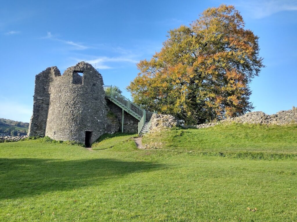 Kendal Castle: A Medieval Fortification in Cumbria 4 Kendal Castle