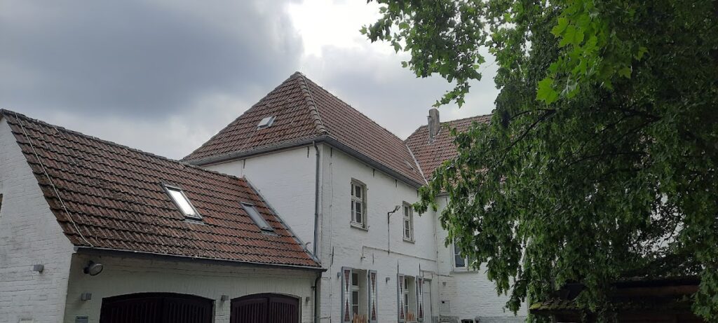 Haus Götterswick: A Baroque Moated Castle in Voerde, Germany 1 Haus Götterswick