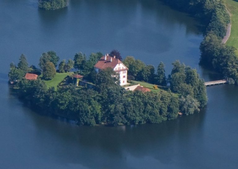 Mauensee Château: An Island Château in Switzerland