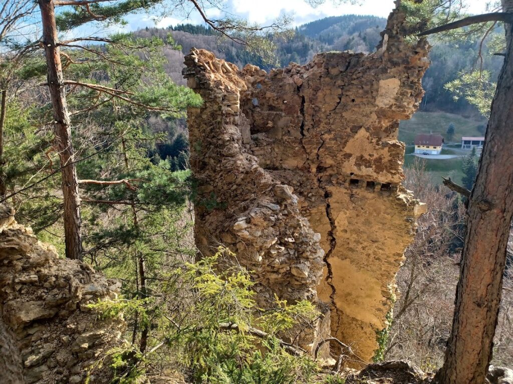Ruine Schmirnberg: A Hilltop Castle Ruin in Austria 2 Ruine Schmirnberg