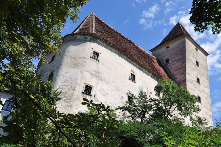 Burg Hausenbach: A Medieval Hilltop Castle in Austria