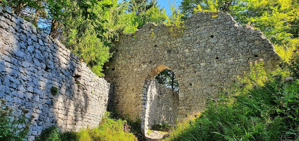 Werdenfels Castle: Medieval Administrative Seat in Germany 4 Werdenfels Castle