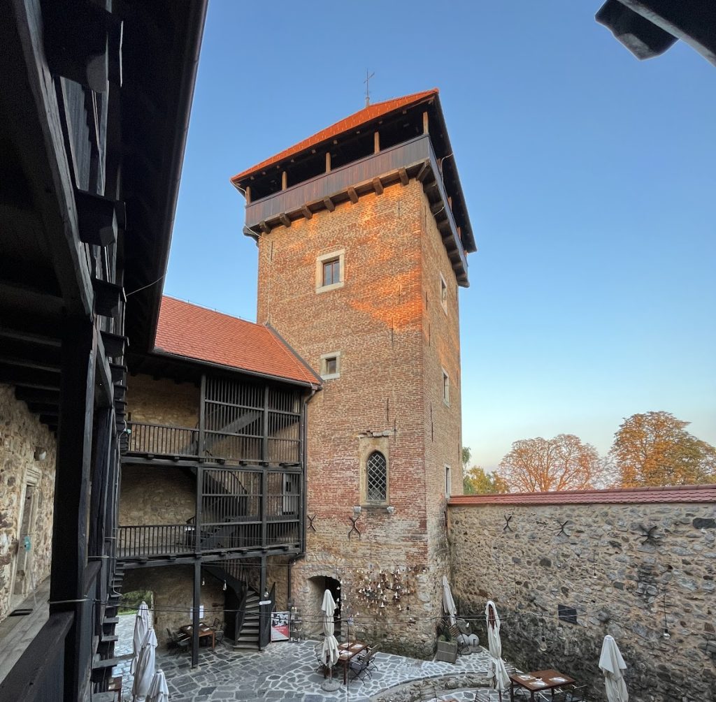 Dubovac Castle: A Medieval Fortified Residence in Karlovac, Croatia 1 Dubovac Castle