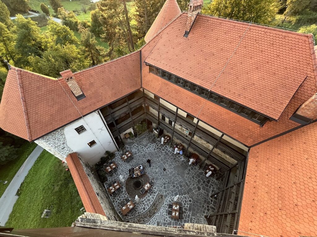 Dubovac Castle: A Medieval Fortified Residence in Karlovac, Croatia 3 Dubovac Castle