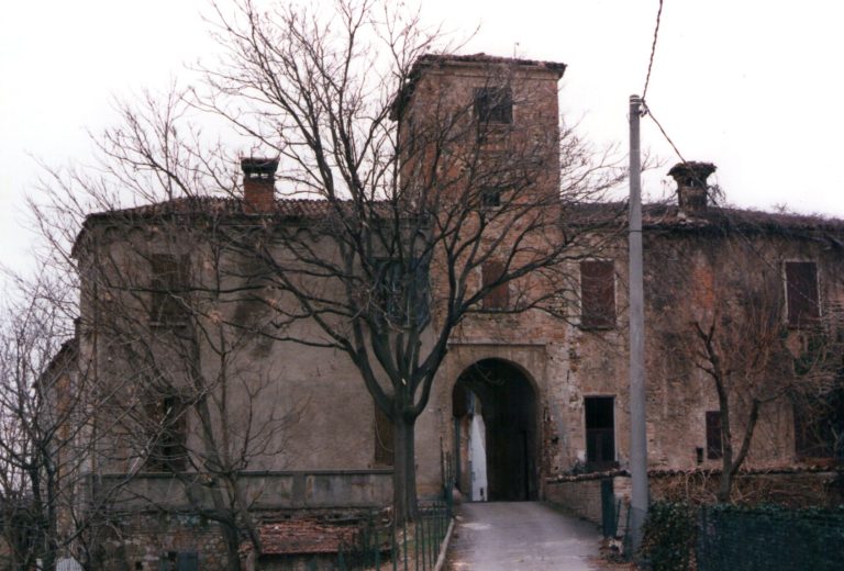 Castle of Salvaterra: A High-Medieval Castle-Residence in Italy