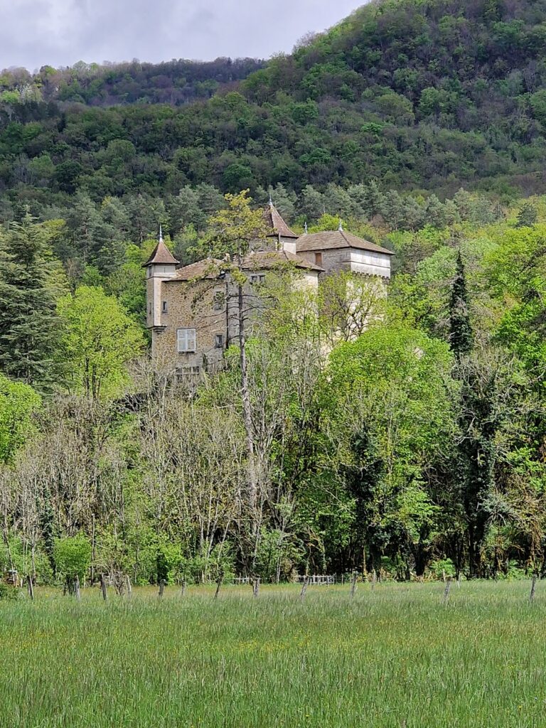 Château de Coiselet: A Fourteenth-Century Fortified House in France
