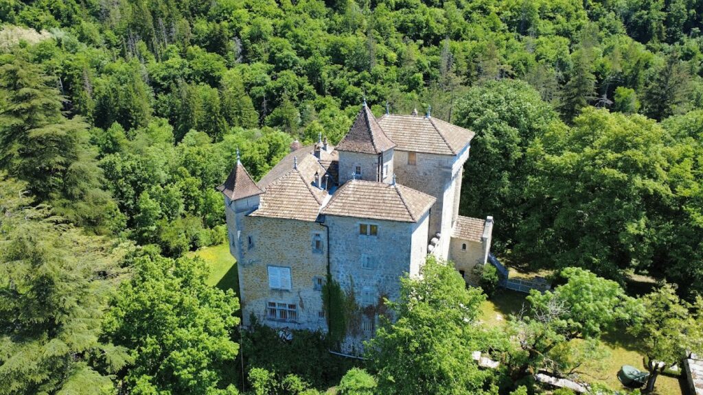 Château de Coiselet: A Fourteenth-Century Fortified House in France 2 Château de Coiselet